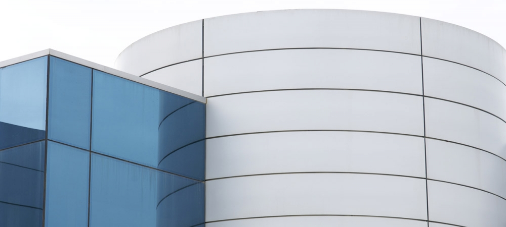 architettura moderna con facciata continua